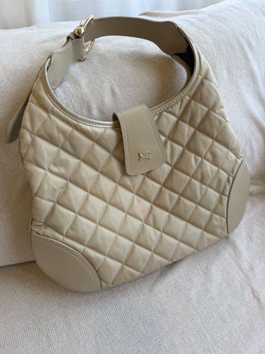 Mala de ombro Burberry em pele acolchoada