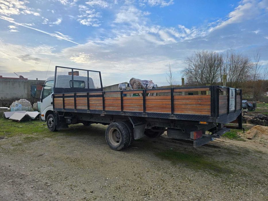 Toyota Dyna Carrinha com caixa aberta