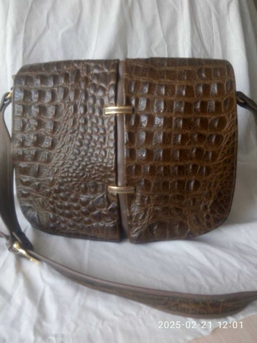 Сумка шкіряна,  три відділення. Колір Мокко