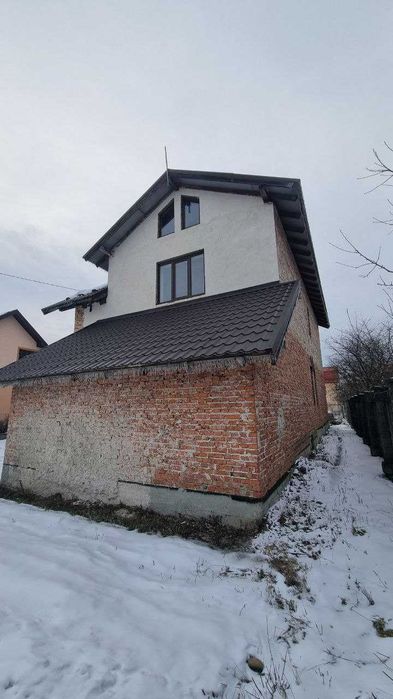 Продається просторий приватний будинок в Івано-Франківську