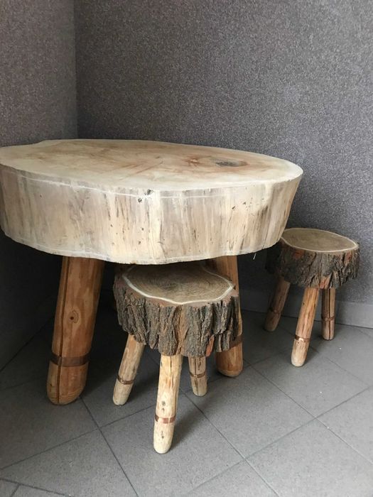 Stół plus  krzesła drewniany