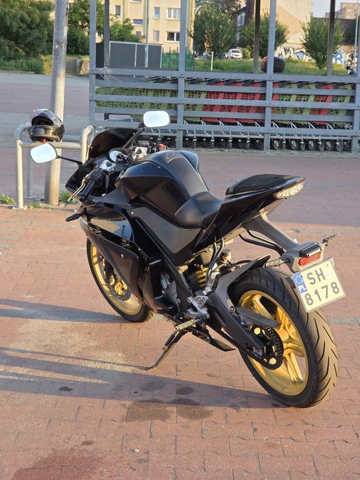 Motocykl Yamaha yzf r125