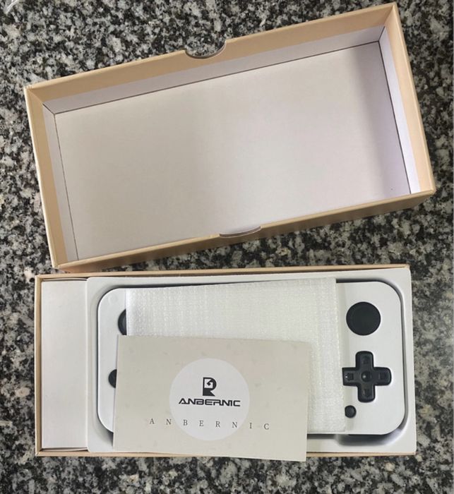 Anbernic RG35XX H - Consola