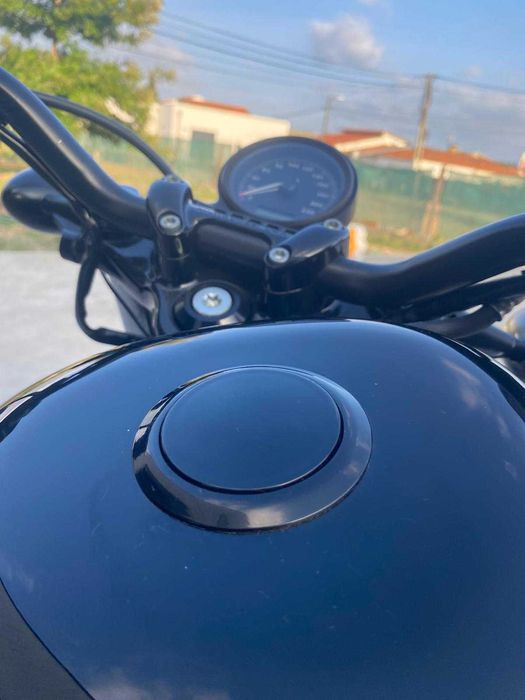 Harley-Davidson XL 1200.  48