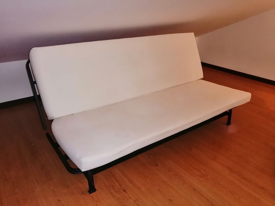Sofá cama com estrado