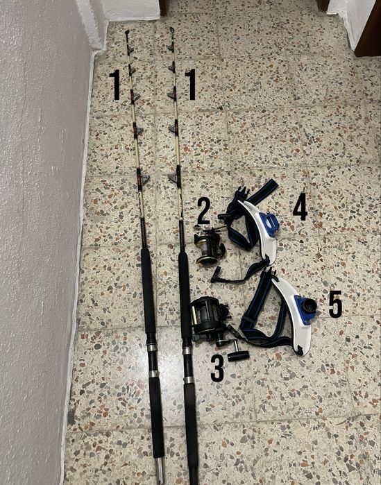 Canas de pesca e carretos de tambor