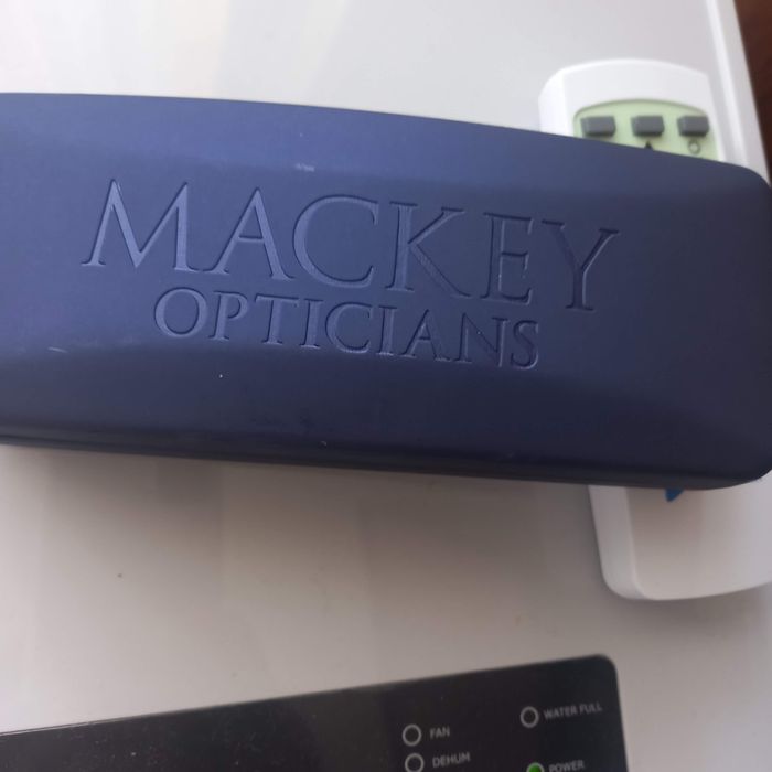 Twarde etui na okulary Mackey