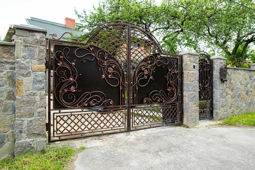 Ворота, паркани. Забор Еврозабор. Профнастил. Встановлення та монтаж ...