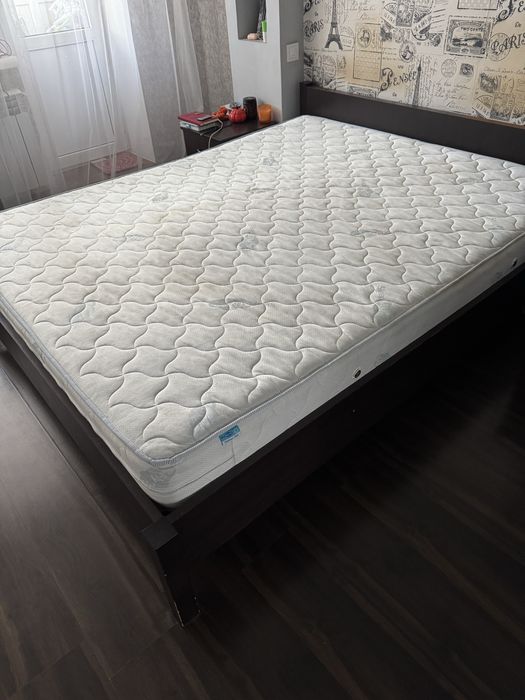 Продам кровать с матрасом