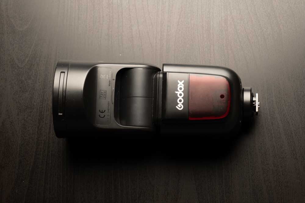 Godox V1C - Speedlight Flash + Kit de Acessórios