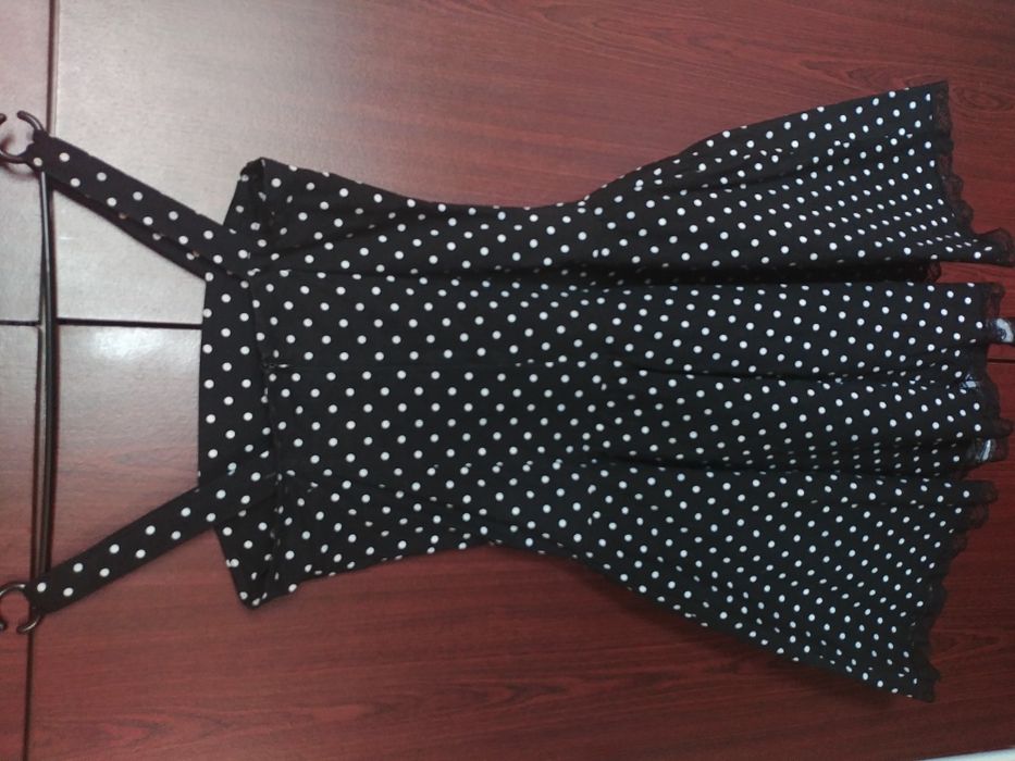 Sukienka w grochy - styl pin up