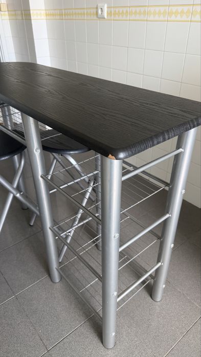 Mesa cozinha com bancos