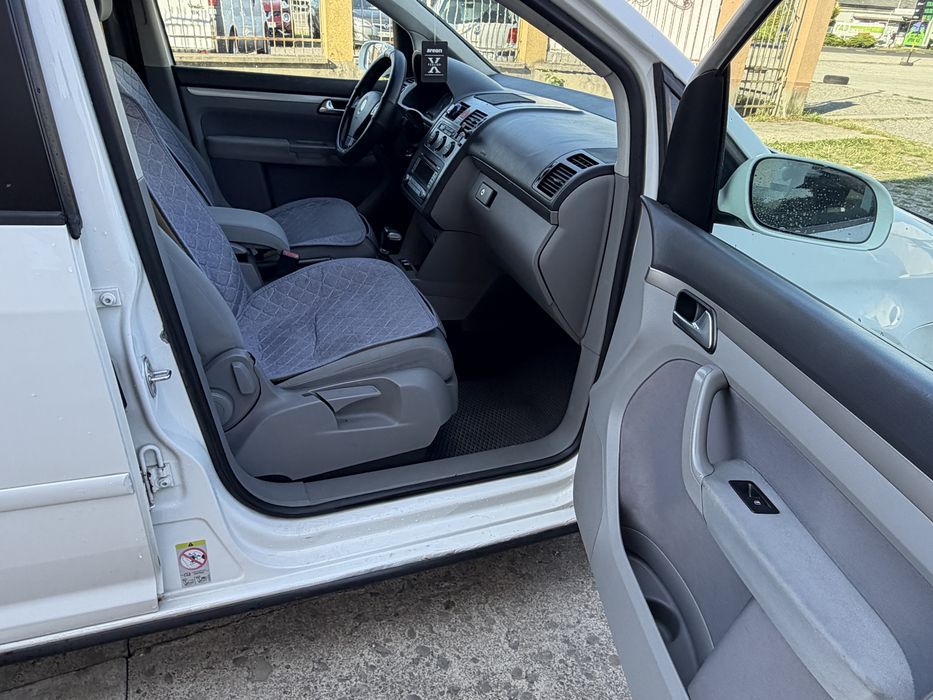 Volkswagen Touran ( Avtomat )