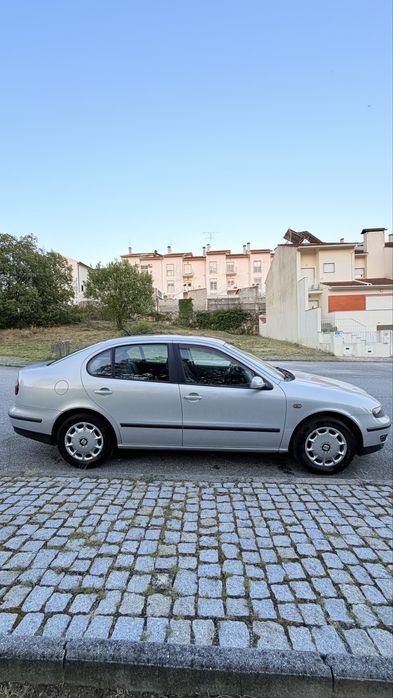 SEAT TOLEDO 1.6 com revisao e documentacao em dia
