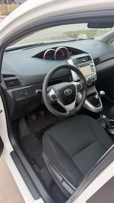 Samochód Toyota Verso