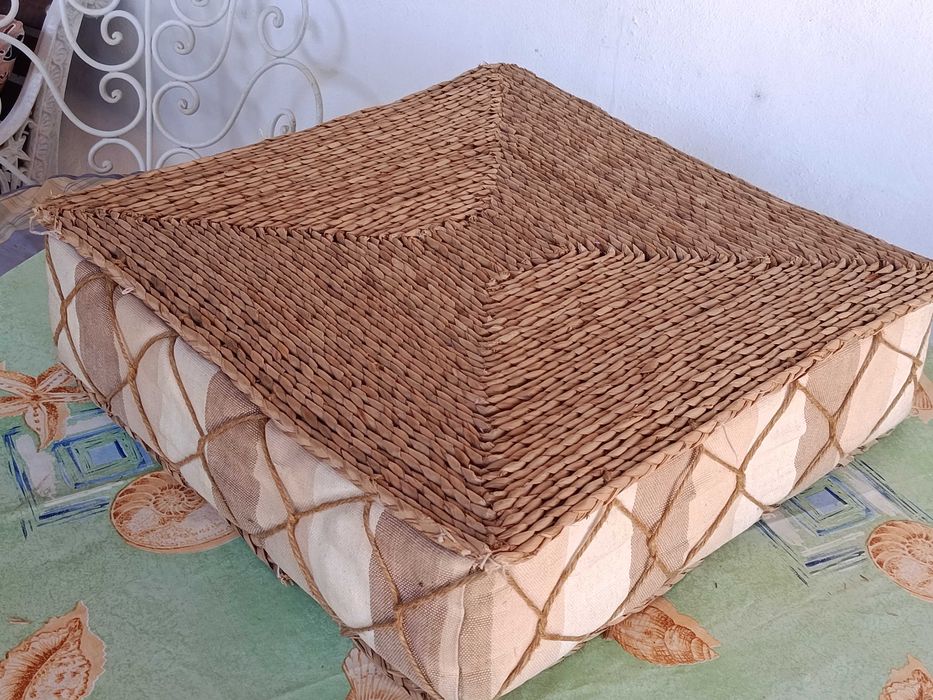 Assento repousa-pés puf em verga palhinha original - rustico artesanal