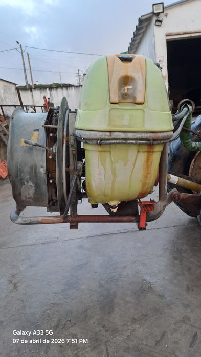 Pulverizador rocha 300litros