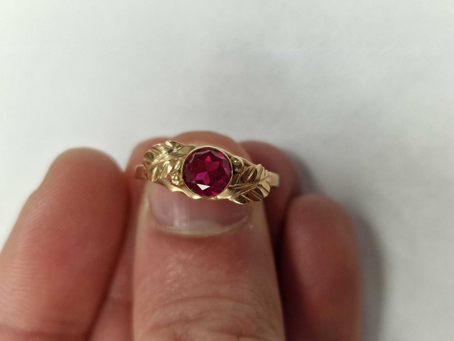 Złoty pierścionek/ 585/ 1.75 gram/ R19.5/ Korund/ Polska 1986-96