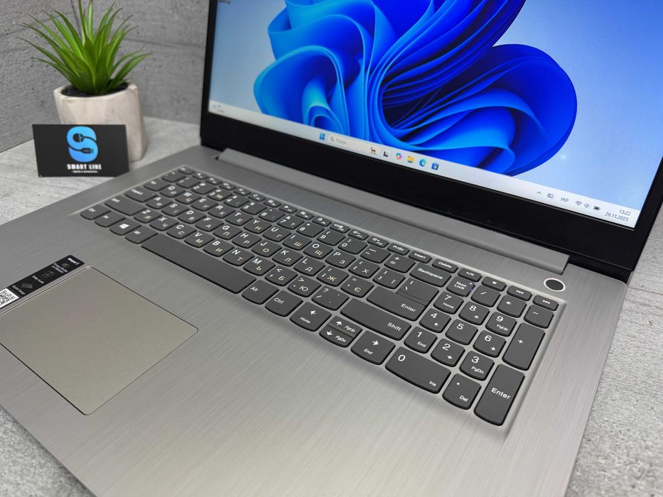 Стильний ноутбук Lenovo IdeaPad 3 17IML05/i5-10210u/512gb ssd/17.3"
