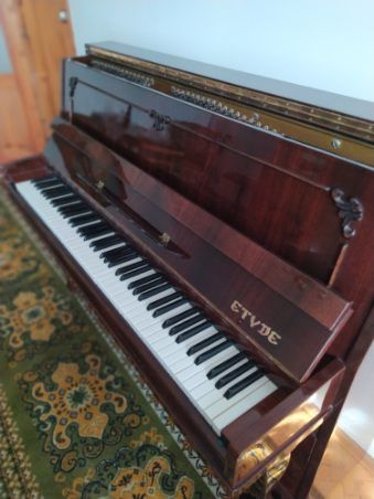 Sprzedam Pianino ETYDE