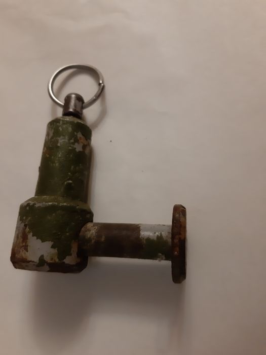 Продам Навесной , Винтовой Замок с ключом