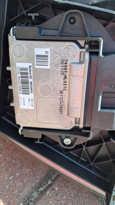 Volvo S60 lampa przednia lewa xenon