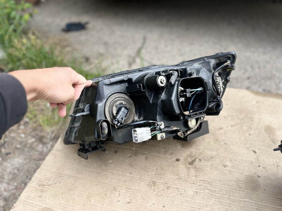 РАЗБОРКА Фари Субару Трибека В10