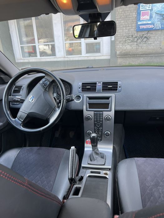 Volvo V50 2009 год