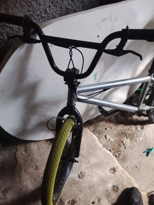 Bicicleta em bom estado – pronta a usar com pequenos ajustes