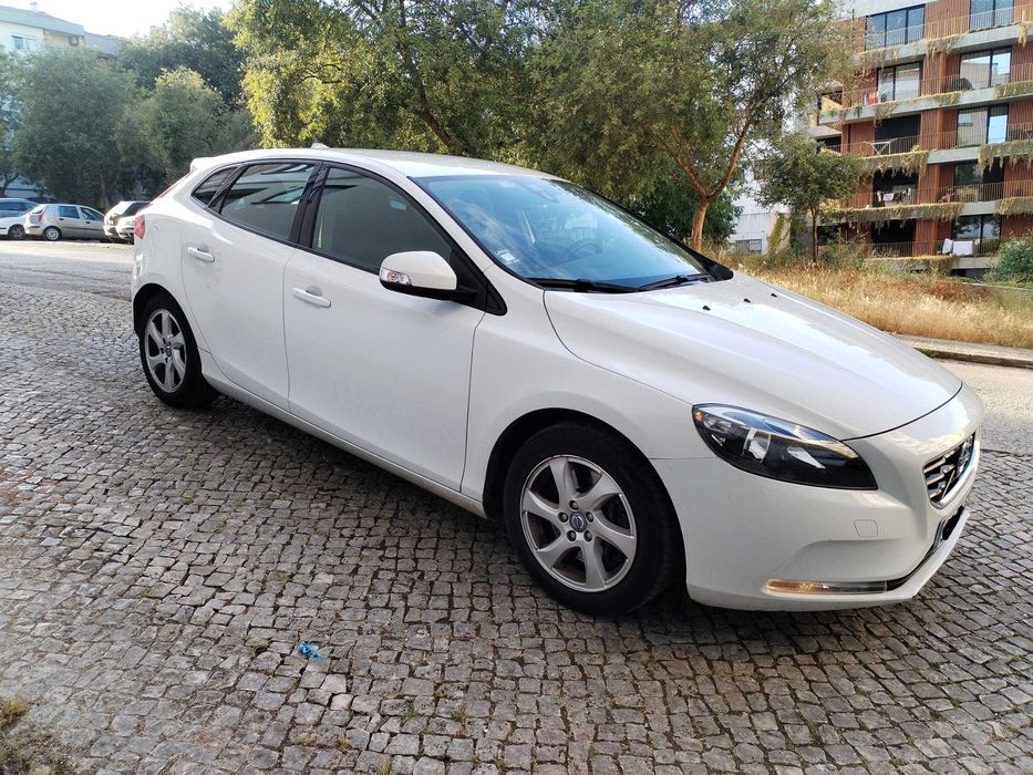 VOLVO V40 D3 Impecável
