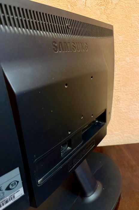 Монітор Samsung E1920N робочий