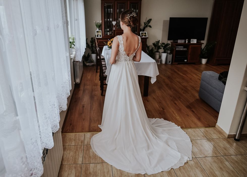 Suknia ślubna z trenem