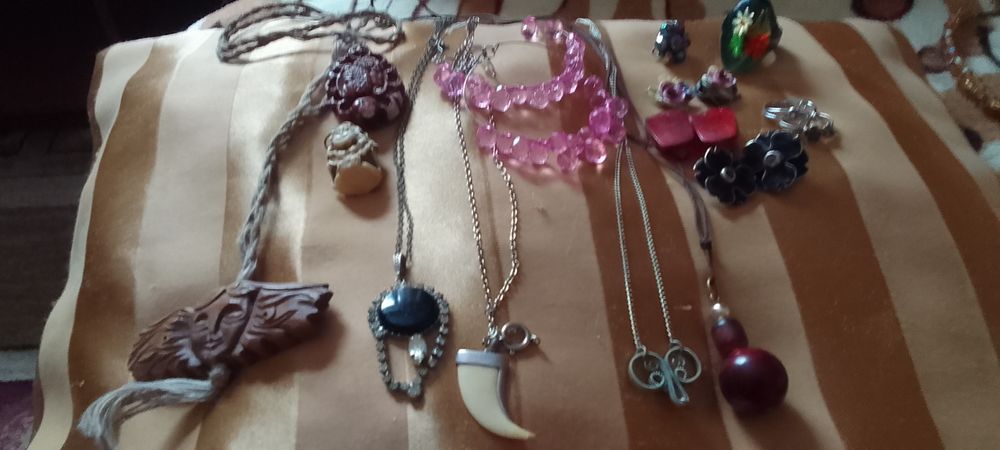 Особисті вживані речі/біжутерія/