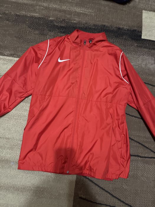 Вітровка найк червона
