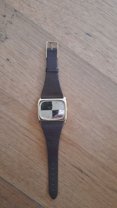 Sarcar Genéve  - mulher