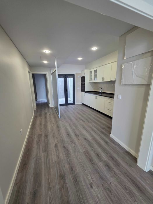 Apartamento T2 em Sesimbra vista de mar primeira linha .