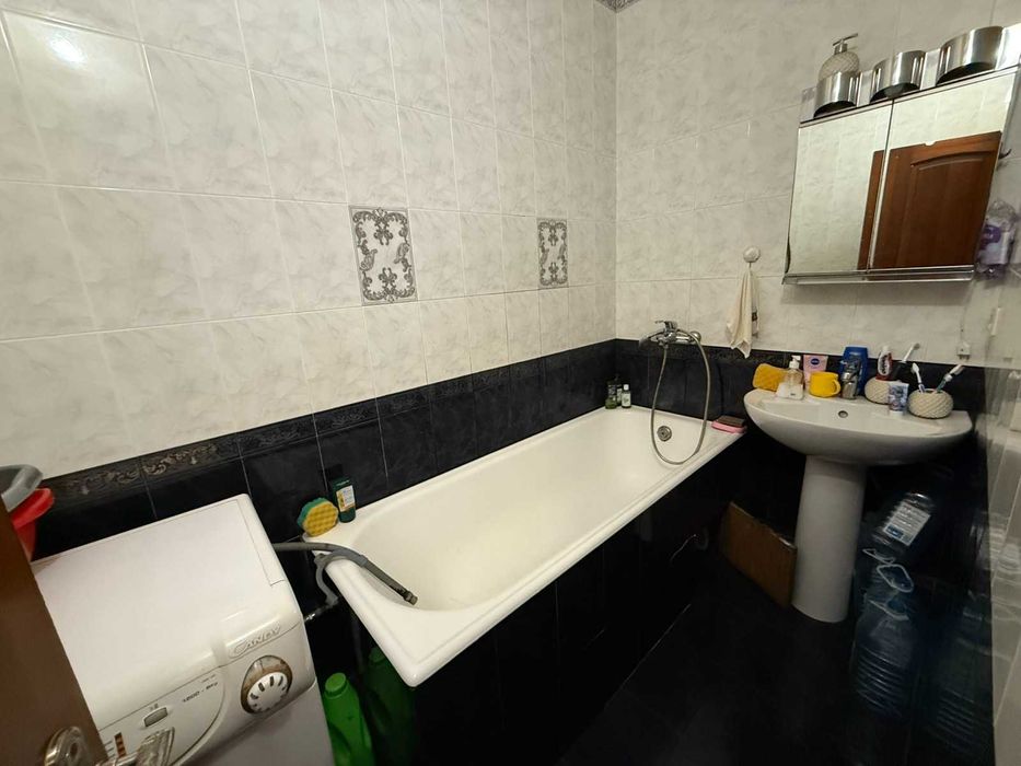 Продам 3-комнатную квартиру в центре города.