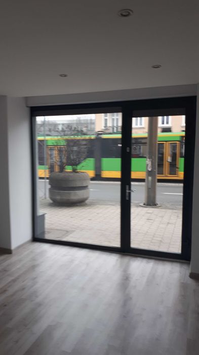 Bezpośrednio Lokal na gabinet kosmetyczny, sklep, biuro z parkingiem