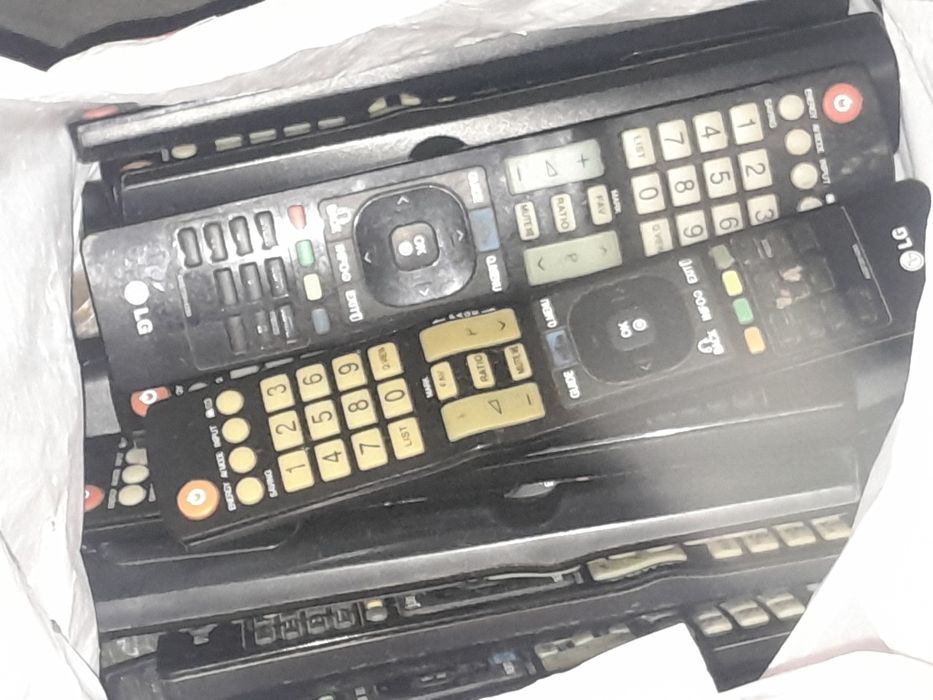 Vendo diversos comandos LG. 4€ cada