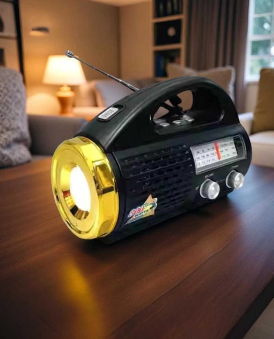 Радіоприймач з ліхтариком гучний звук зарядка від usb