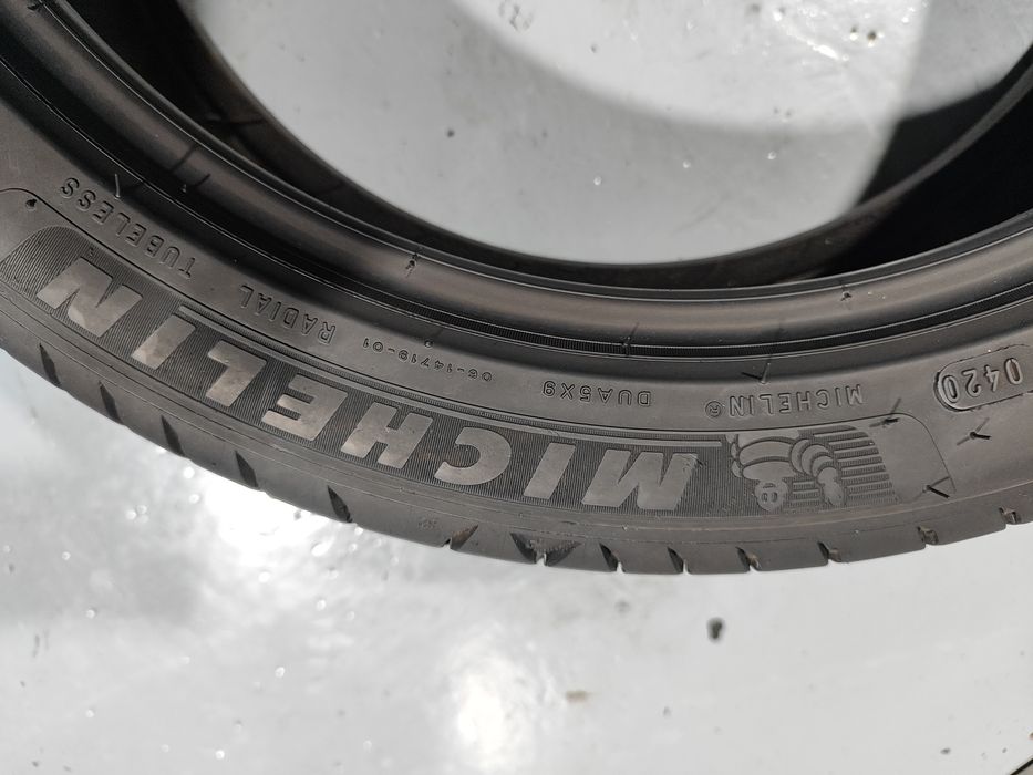 2 pneus semi novos 205-45R17 Michelin - Oferta da entrega - 100 Euros