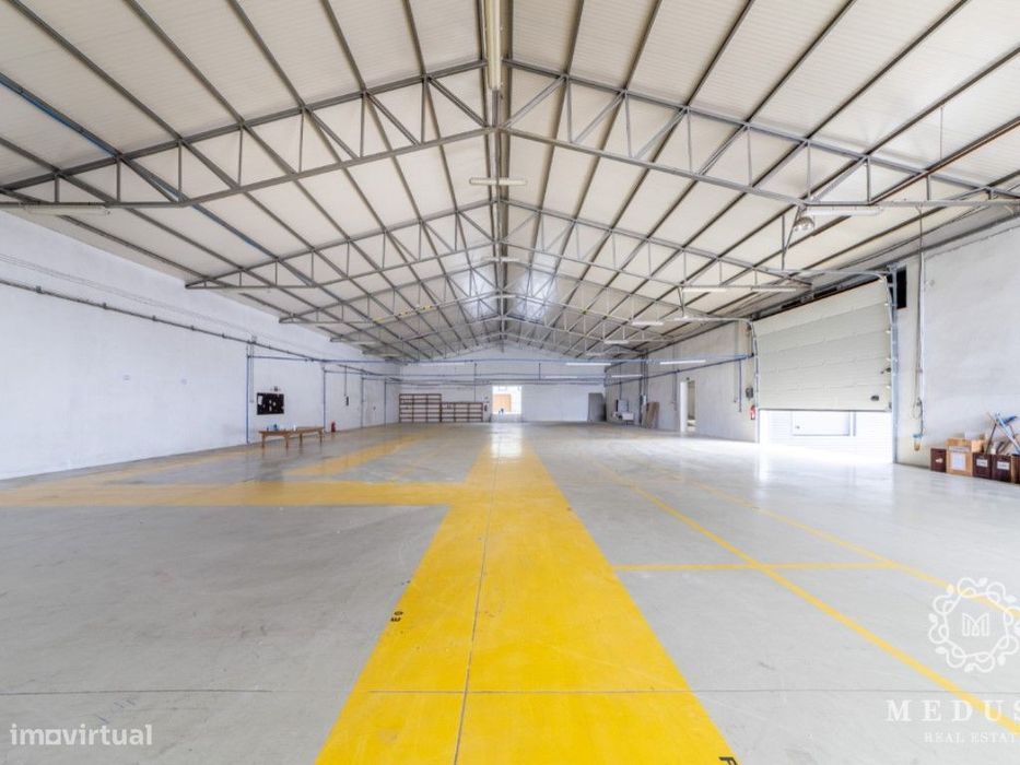 Armazém 1500 m2 | Santa Maria da Feira, Aveiro
