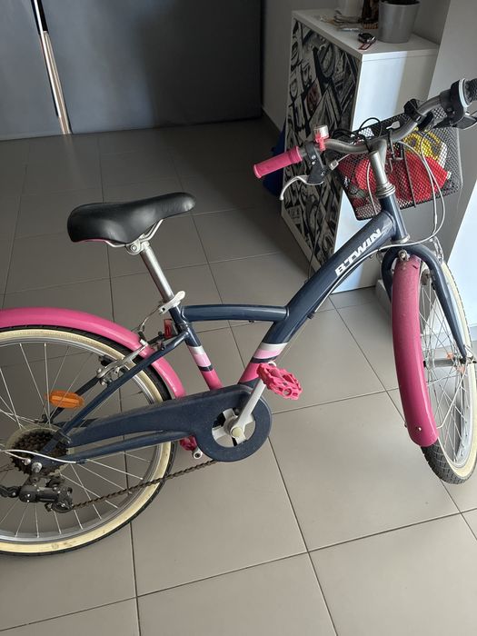 Bicicleta BTWIN aro 24 com cesto e mudanças
