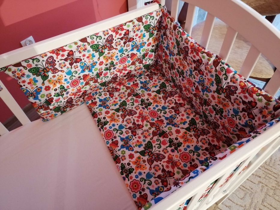 drewniane białe łóżeczko + materac i gratis