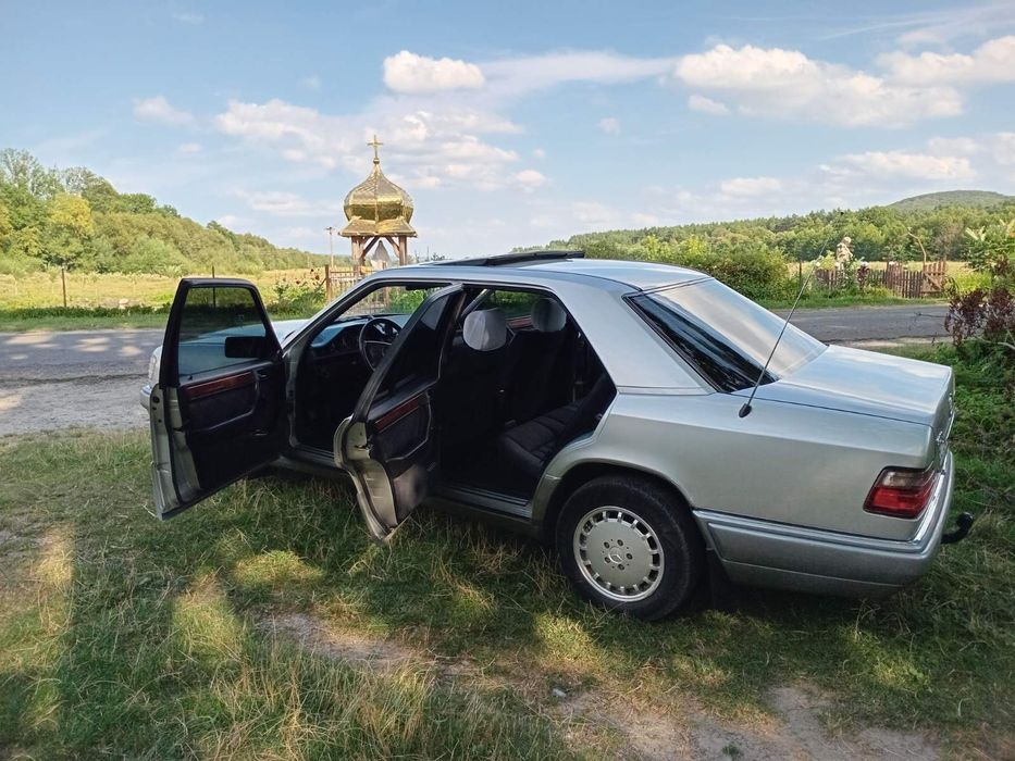 Продається Wercedes-Bens w124. Мотор 2.5.Корoбка механіка