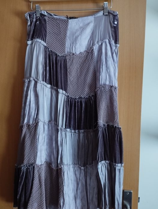 Saia comprida em tons lilás e roxo