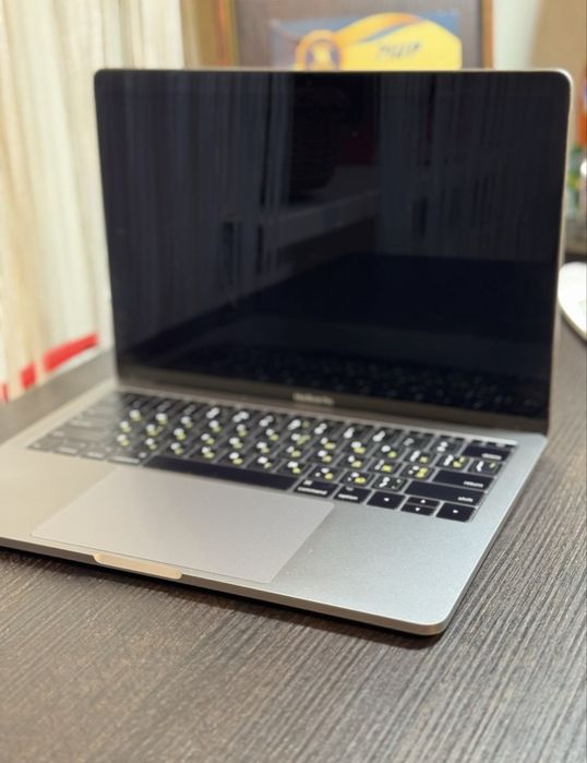 ТЕРМІНОВО MacBook Pro 13 2017 i5 8GB SSD