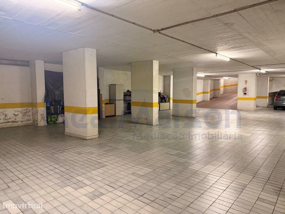 Vende-se Fantástico Apartamento c/ Parqueamento na Cavaleira