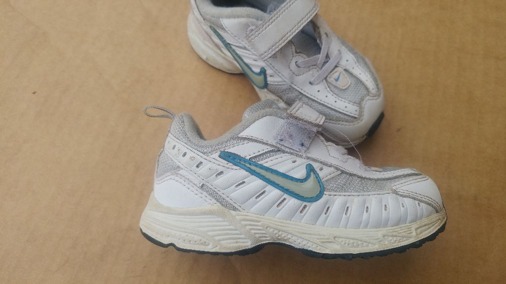 Nike buciki dla dziecka Nr 22,5 14,5 cm