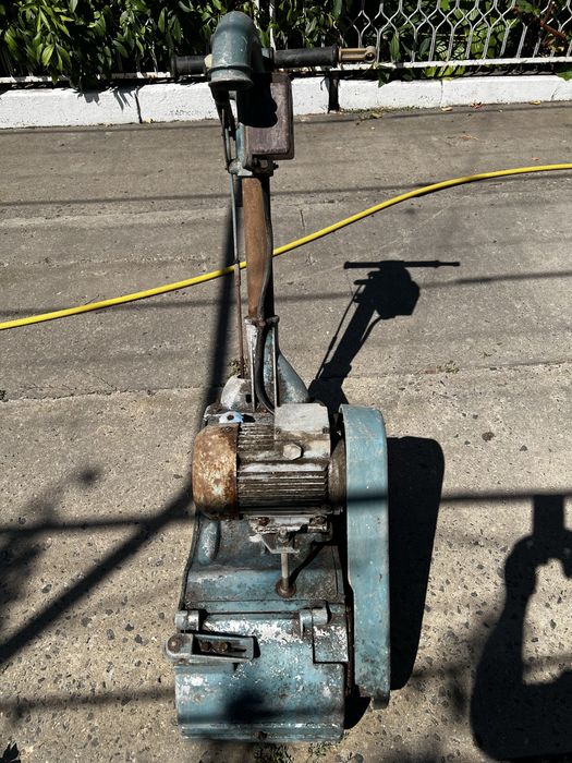 Циклювальна машина для паркету